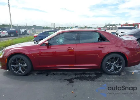 2021 Chrysler 300 300S z USA, uszkodzony, nr VIN 2C3CCABG6MH585788